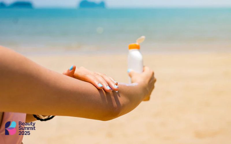 Cần bôi đủ lượng kem chống nắng để bảo vệ da Cần bôi đủ lượng kem chống nắng để bảo vệ da
