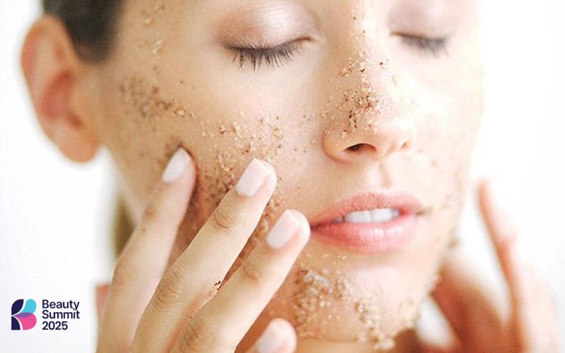 tẩy tế bào chết định kỳ để thoa kem chống nắng không bị vón cục