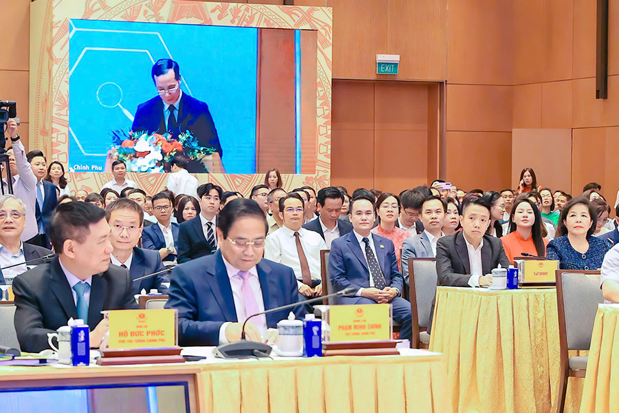 Tọa đàm quan trọng giữa Chính Phủ và cộng đồng doanh nghiệp Tọa đàm quan trọng giữa Chính Phủ và cộng đồng doanh nghiệp