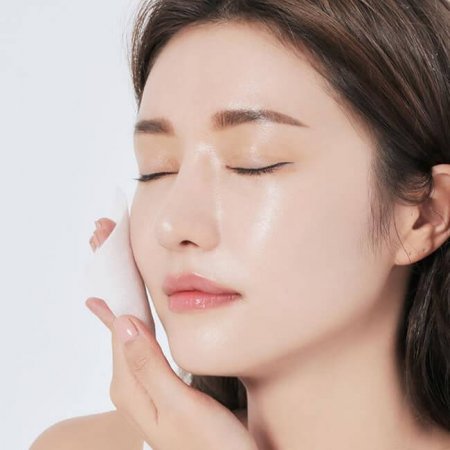 Kem chống nắng cho da dầu dạng gel kiềm dầu, giúp da thông thoáng và không gây nhờn rít
