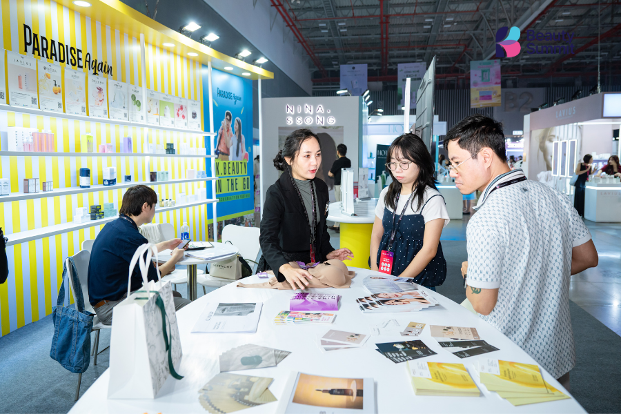 Cách giới thiệu sản phẩm hiệu quả tại gian hàng – Bí quyết chinh phục khách hàng trong triển lãm làm đẹp 3 49