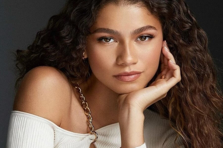 10 Ngôi sao nổi tiếng có làn da đẹp mịn màng, khoẻ mạnh 7 Zendaya sở hữu làn da ngăm đen rất đẹp