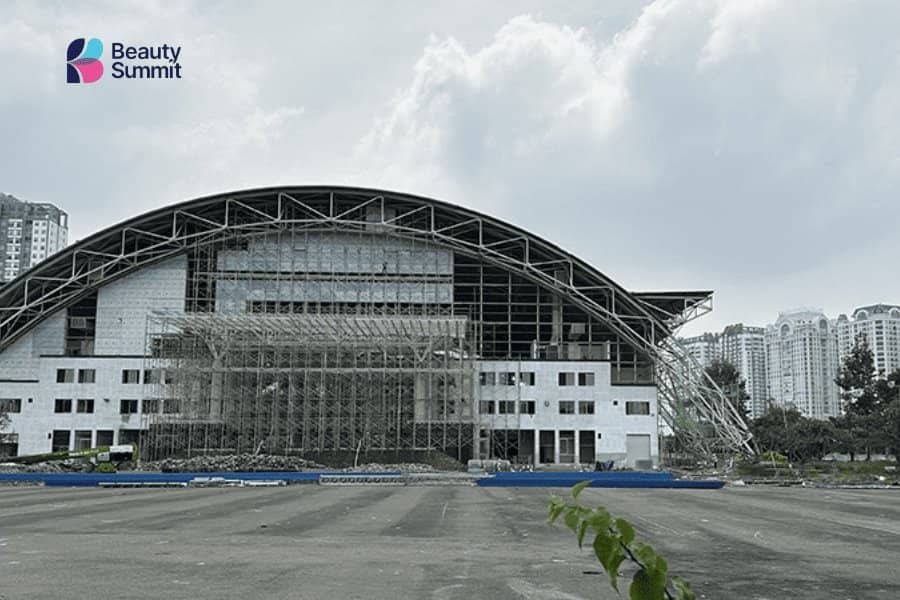 cảnh quan bên ngoài trung tâm triển lãm và hội chợ Tân Bình