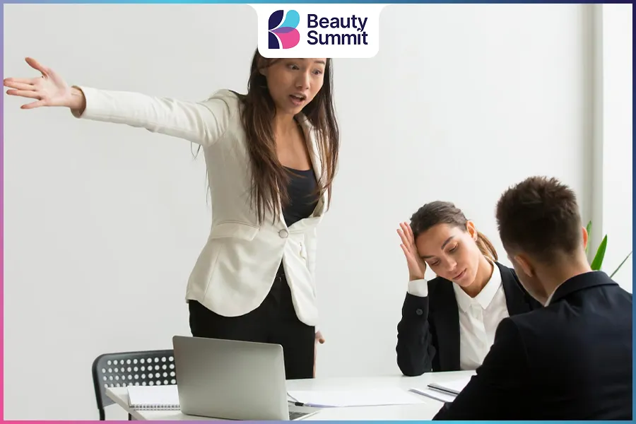 L&atilde;nh đạo độc đo&aacute;n l&agrave; một trong c&aacute;c phong c&aacute;ch l&atilde;nh đạo phổ biến
