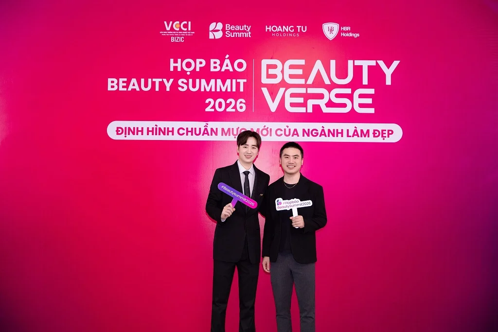 Mr. Kiên Shopee cùng đối tác