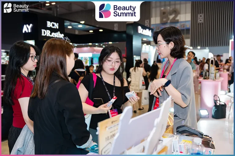 Khách đứng xem lâu nhưng không mua thường đang nghĩ gì?