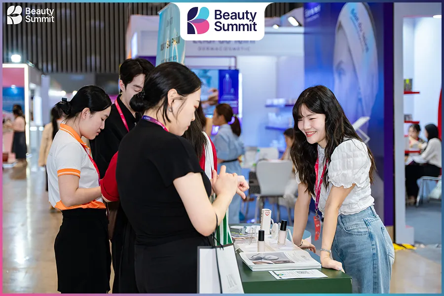 Vi sao khach thuong quay lai booth vao cuoi ngay 5