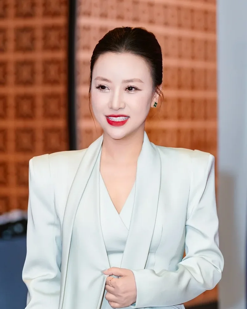 Ms.Trang Pandora