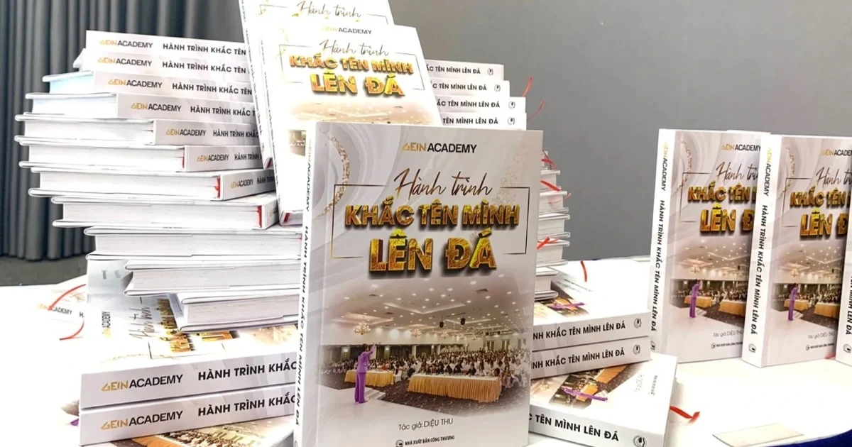 Sách Hành Trình Khắc Tên Mình Lên Đá - Ms. Nguyễn Diệu Thu