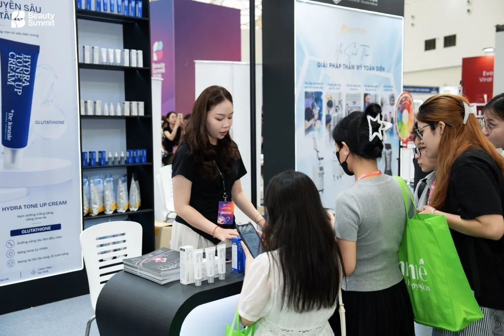 Không khí gian hàng tại Beauty Summit 2026 — ảnh 21