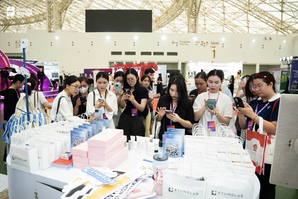 Không khí gian hàng tại Beauty Summit 2026 — ảnh 4