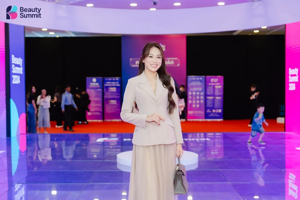 Nhóm KOL, KOC, Beauty Blogger 30 Khoảnh khắc thảm đỏ & sân khấu Beauty Summit - Hình 35