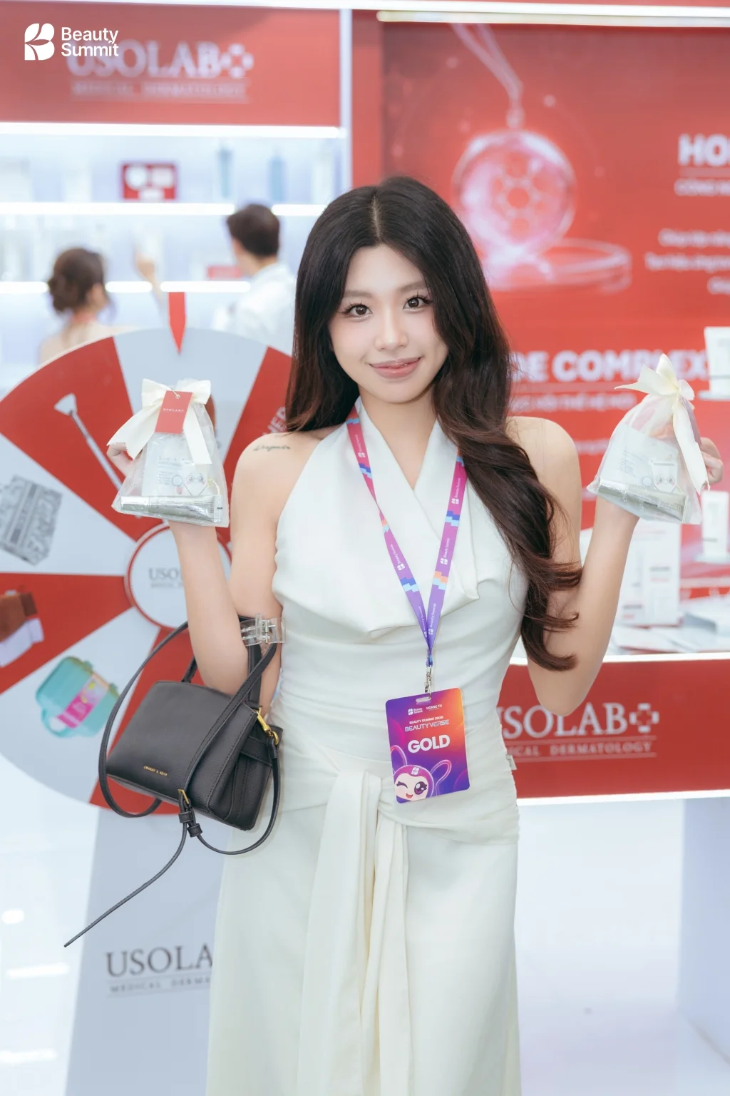 Bác sĩ và chuyên gia trải nghiệm thiết bị thẩm mỹ công nghệ cao