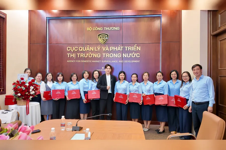 Beauty Summit thăm và chúc mừng 20/10 tại Cục Quản lý và Phát triển thị trường trong nước – Bộ Công Thương